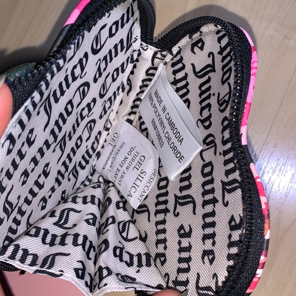 JUICY COUTURE Pick Ur Petal Peek a bow Heart Wristlet - Picture 7 of 7